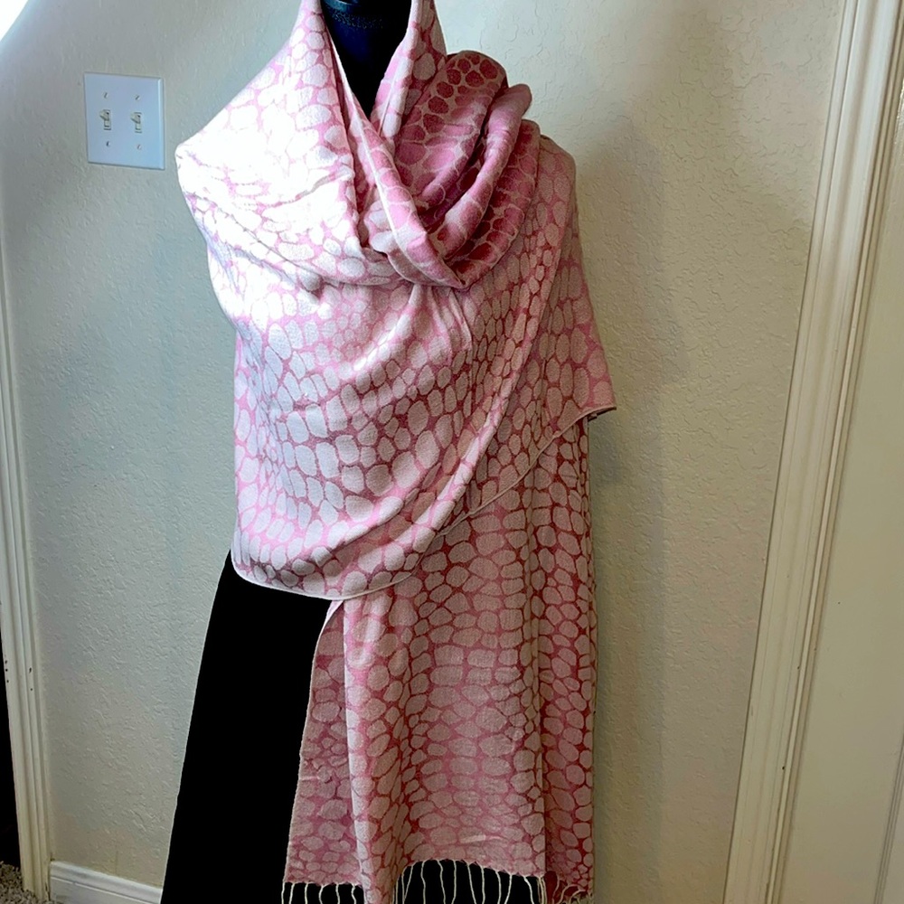 Shades of pink wrap/scarf 38”x 28 1/2” fringe.